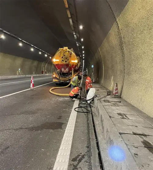 潮州隧道排水渠清淤